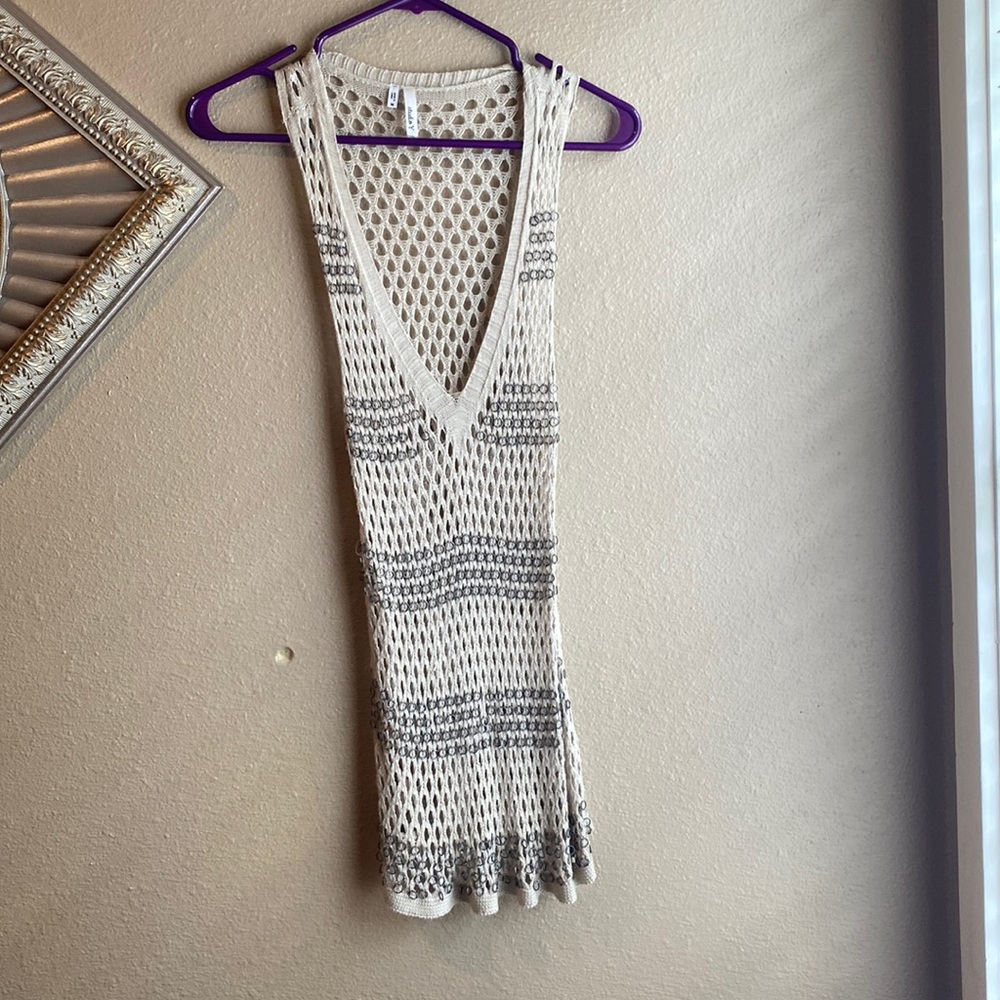 V neck Metal circle see through sweater.